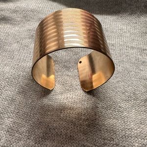 Gold bangle